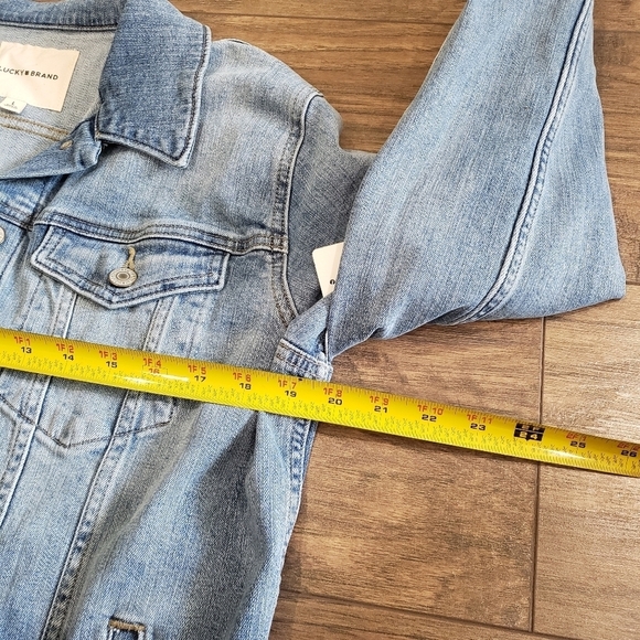 NWT Lucky Brand Fray Hem Denim Jacket Size Large - Picture 6 of 8